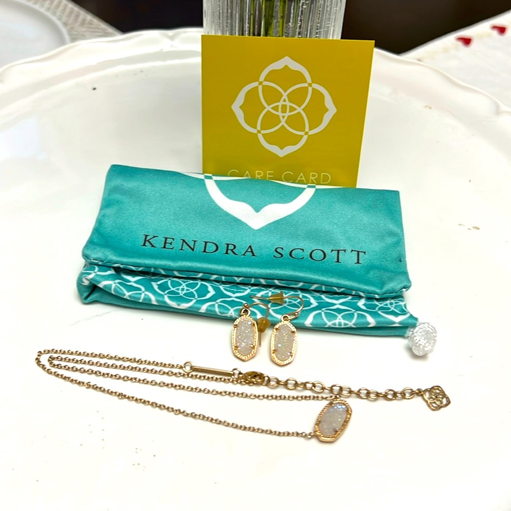 Kendra Scott pendant and earring set.